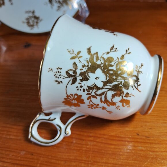 Vintage Hammersley & Co white teacup and saucer with gold flowers - Picture 2 of 8